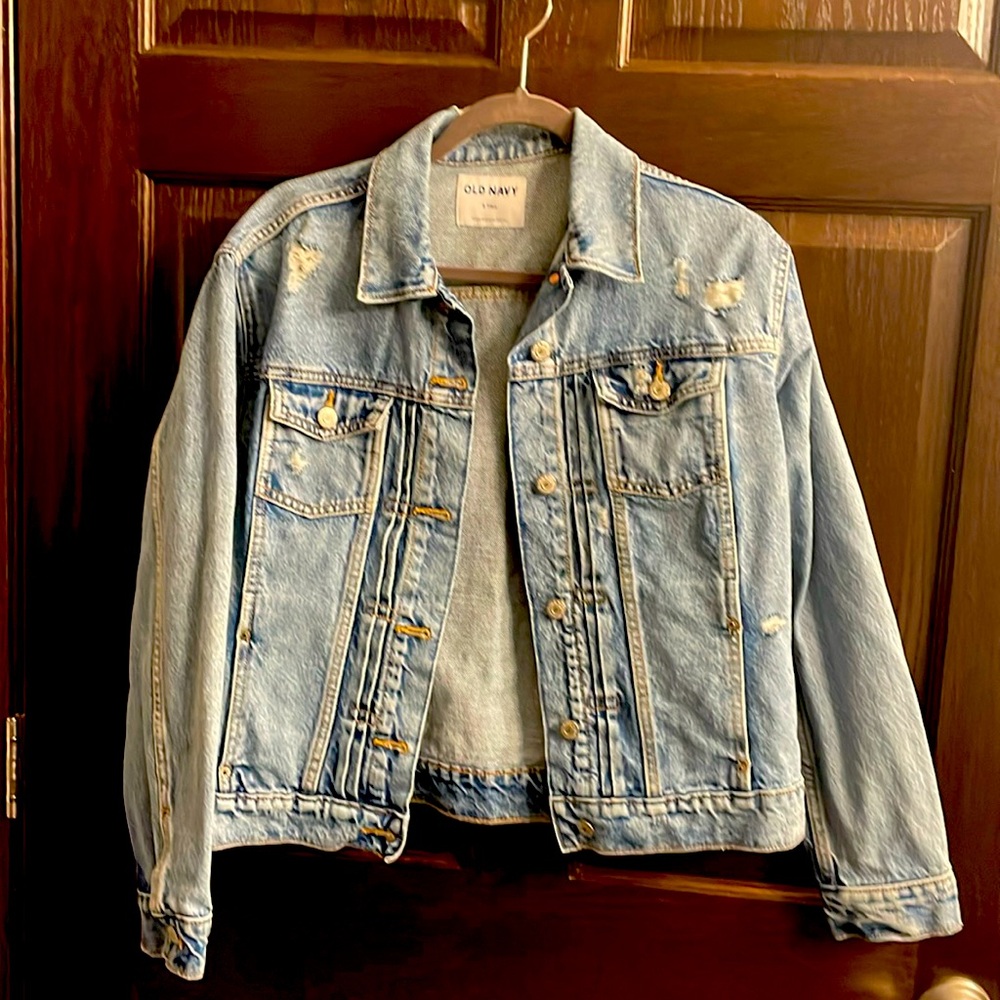 Old Navy Women’s jean jacket. Size Small Tall. Worn once.